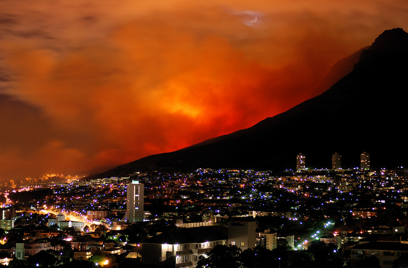 Bushfire at Devils Peak, Cape Town, South Africa: Photo 9087876 © Ludwig Kriegl | Dreamstime.com